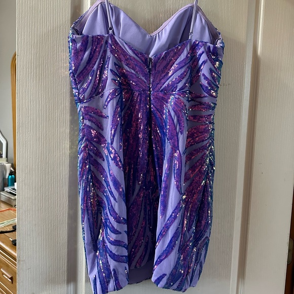 Straps are adjustable. Zipper back closure. Style H2307 Size 12 Worn Once - Picture 4 of 10